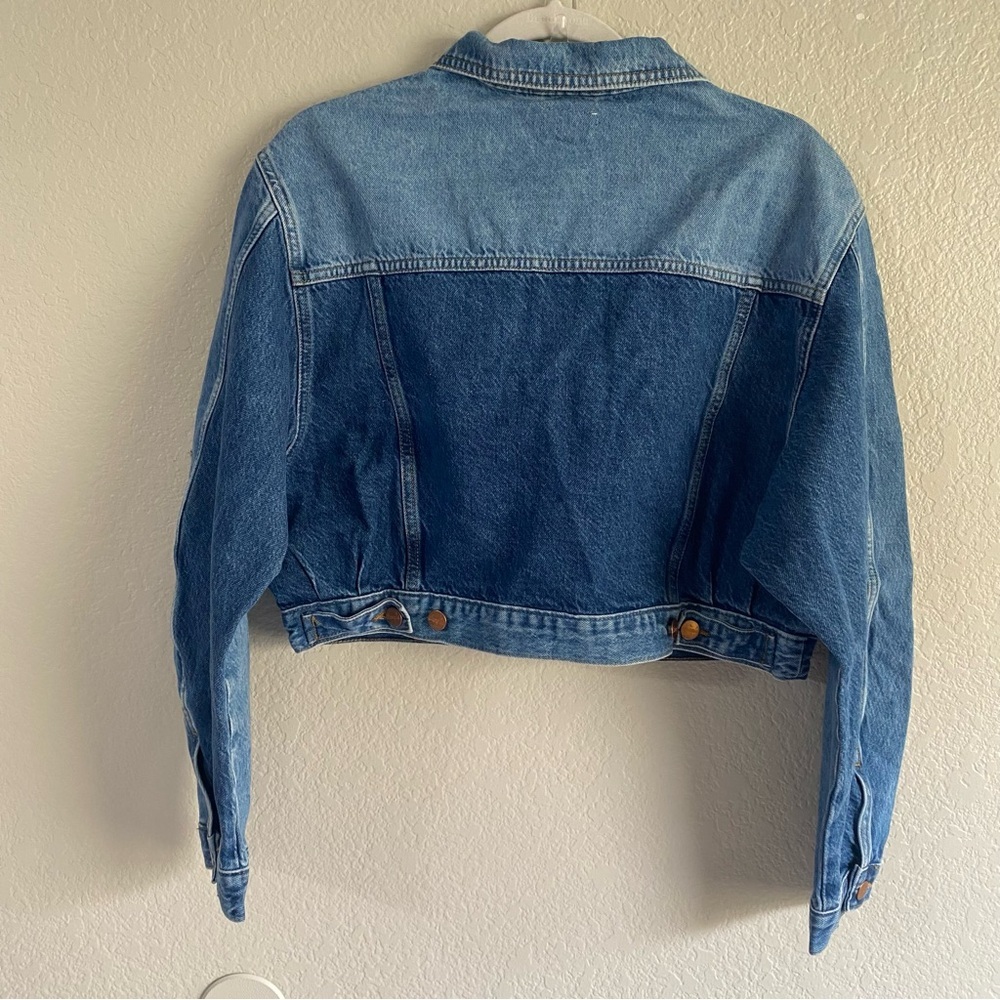 Wran­gler Women's Cowboy Crop Denim Jacket in Together Again - Picture 9 of 10